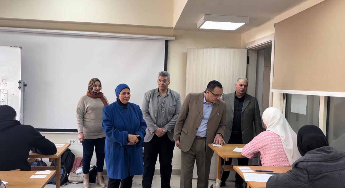 عميد الكلية يتابع سير الإمتحانات للأسبوع الثالث ويؤكد على الإنضباط وتكافؤ الفرص